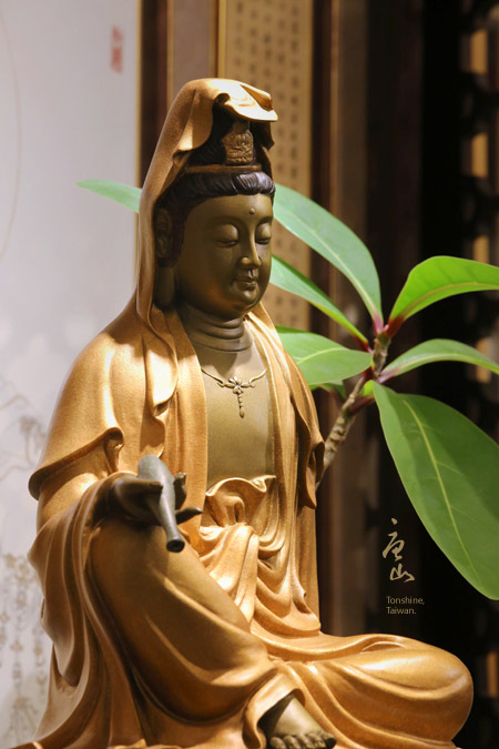 台灣典藏藝術-銅雕靜思觀音金衫