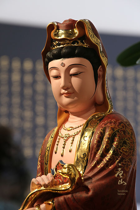 神明佛像雕刻-極彩如意觀音 神明佛像雕刻-極彩如意觀音